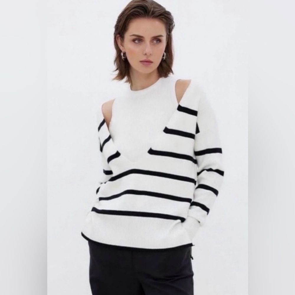 244.  Sovere Response 2-Piece Combo Knit